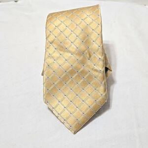 Michael Kors silk tie yellow diamond blue dots. Classic wore office cocktail